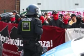 Zwei Demos in Köln: Aktivisten besetzen SPD-Zentrale und blockieren Zufahrt zu Deutz AG