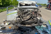 Sperrung auf A2 nach schwerem Unfall: Transporter rast in Stauende