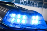 Autofahrer verlässt Autobahn trotz Unfall, dann kommt er erneut von der Fahrbahn ab