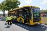 Roller-Fahrer (80) kollidiert mit Linienbus auf Hansa-Straße: Polizei sucht Zeugen