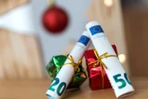 Nicht jeder kann sich auf Weihnachtsgeld freuen: Wer am meisten profitiert