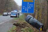 Crash im Vogtland: VW landet im Graben, Fahrer (19) im Krankenhaus