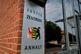 Frau überfährt Verlobten und schleift ihn 50 Meter mit: Urteil steht fest