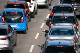 Zwei Auto-Brände auf der A7: Vollsperrung und Stau