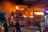 Flammen-Inferno in Stuttgarter Großmarkt: Einsatz noch nicht beendet, aber Betrieb läuft schon wieder