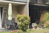 Heftige Explosion in Mietshaus: Fenster und Türen springen aus Rahmen