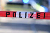 Nachbarn hören Streit, plötzlich liegt ein Mann stark blutend im Hausflur