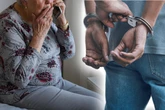Frau mit Schockanruf abgezockt: Polizei schnappt mutmaßlichen Betrüger nach Geldübergabe