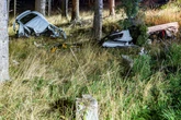 Horror-Unfall auf Landstraße: Porsche in Teile gerissen, Fahrer und Beifahrer tot