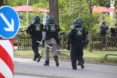 Geiselnahme in Bankfiliale! Opfer stirbt nach Messerattacke, Polizei im Großeinsatz