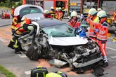 Mann wird bei Unfall schwer verletzt und muss von Feuerwehr befreit werden
