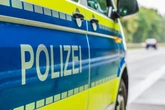 Über 100 km/h zu schnell und Kind an Bord: Polizei stoppt rücksichtslosen Audi-Fahrer