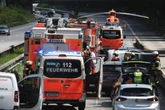 Heftiger Unfall auf der A24: Auto kracht in Betonabsperrung