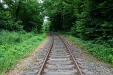 Steine auf Bahn-Schienen bei Wolmirstedt: Polizei sucht Zeugen