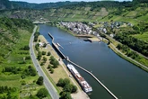 Fahrgastschiff sorgt für Ölteppich auf der Mosel, Passagiere hängen an Schleuse fest