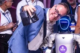 Hier sind Roboter die Stars: Kongress für Zukunftsforscher steht im Zeichen von KI