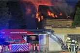 Dachstuhl brennt lichterloh: Sächsische Feuerwehr im Großeinsatz