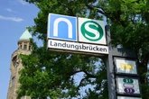Deswegen stehen in Hamburg die U-Bahn-Schilder kopf