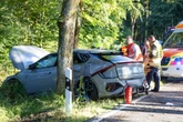 Heftiger Unfall mit Elektroauto: Drei Kinder und zwei Erwachsene teils schwer verletzt