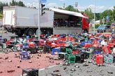 Bierlaster-Unfall in Freital: Straße mit Glasscherben übersät