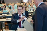 Klares Ergebnis für Hendrik Wüst: CDU-Politiker bleibt Landeschef