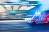 Teenie (14) flüchtet auf E-Scooter vor Polizei und knallt gegen Sechsjährigen - Klinik