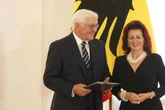 Verdienstkreuz für Dresdner Unternehmerin Viola Klein
