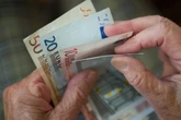 Leipzigerin bekommt immer wieder Drohungen - und zahlt mehrere Tausend Euro
