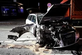 Betrunkener zerlegt seinen Audi und räumt Ampel um