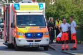 Fußgängerin an Kreuzung von Auto erfasst und schwer verletzt
