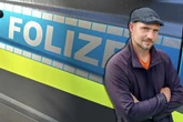 Razzia wegen "Folizei"-Bus: Robert ist ratlos