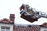 Einsatz in Trachau: Blitz schlägt in Dachstuhl ein