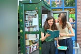 Es begann mit einer alten Telefonzelle: Chemnitzer "Bücherhelden" feiern dritten Geburtstag