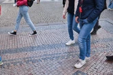 Attacke auf dem Schulweg: Mädchen am Nacken gepackt und getreten