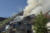 Große Rauchwolke über Köln: Feuerwehreinsatz an Mehrfamilienhaus in Sülz