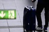 Schmuggler packt seine Koffer voll mit Drogen: 35 Kilo Cannabis am Flughafen entdeckt