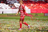 Konfetti-Regen sorgt für Unterbrechung: Union gegen VfB dennoch oben auf!