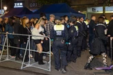 Polizei kontrolliert mehr als 8000 Menschen: Auch Durchsuchungszelte aufgebaut