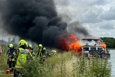 Sportboot steht nach Explosion in Flammen: Polizei sucht Zeugen