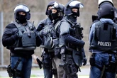 Frau wird von eigenem Ehemann mit Schusswaffe bedroht: Spezialeinheit fackelt nicht lange