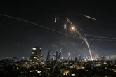 Israel-Krieg: Laut Rettungsdienst sieben Einschläge im Gebiet Tel Aviv, dritte Welle Raketen aus Iran