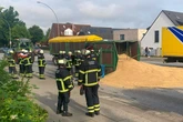 Wichtige Hauptstraße im Hamburger Süden gesperrt: Zehn Tonnen Getreide verloren
