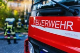 Dramatischer Brand in Kölner Mehrfamilienhaus: Bewohner retten sich aufs Dach