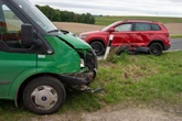 Kreuzungscrash im Landkreis Leipzig: Transporter und Auto krachen ineinander
