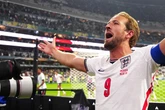 Zu viel "Wonderwall" geschmettert: Harry Kane versagt bei legendärem Interview komplett die Stimme
