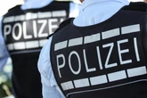 Bewaffneter Überfall in Restaurant: Räuber feuert Schuss auf Angestellten