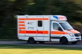 Tragischer Unfall bei Pirna: Citroën-Fahrer kracht gegen Baum und stirbt