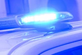 Betrunkene schleift Polizisten mehrere Meter mit Auto mit - dann fällt ein Schuss