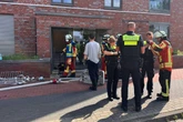 Frau legt Feuer in eigener Wohnung: Großeinsatz mit Explosionen in Mehrfamilienhaus