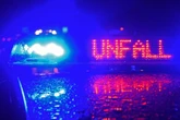 Tödlicher Crash auf A2: Fußgänger nach Unfall von Lastwagen erfasst